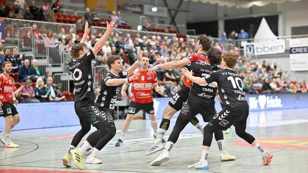 Besonders in der ersten Halbzeit gab es für die OHV-Spieler (hier René Mihaljevic) kaum ein Durchkommen. Fotos: Jens Doden (Blomberg)