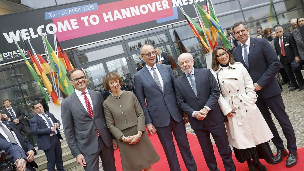 Lula wird bei seiner Deutschlndreise von seiner Frau Janja begleitet. Foto: Michael Matthey/dpa