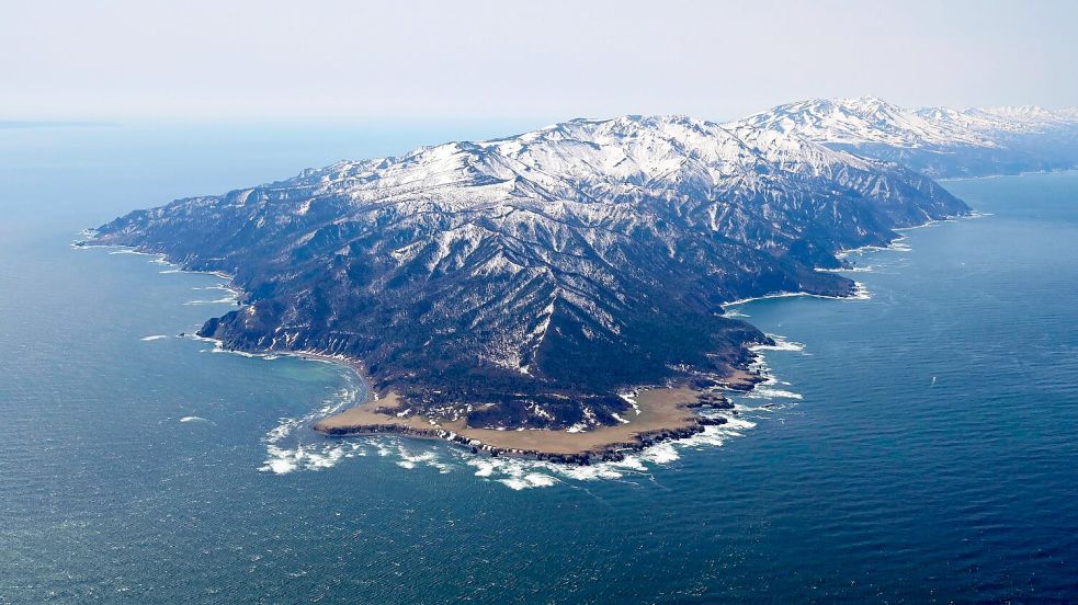 Das Erdbebenzentrum lag im Meer in einer Tiefe von rund zehn Kilometern, an der Ostküste Japans. (Archivbild) Foto: -/Kyodo News/AP/dpa