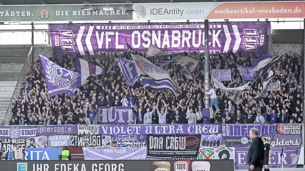 Bekanntes Terrain: Den Gästeblock des SV Wehen Wiesbaden kennen Fans des VfL Osnabrück zur Genüge. Anfang Mai reisen viele Osnabrücker Schlachtenbummler nach Hessen. Foto: imago/osnapix