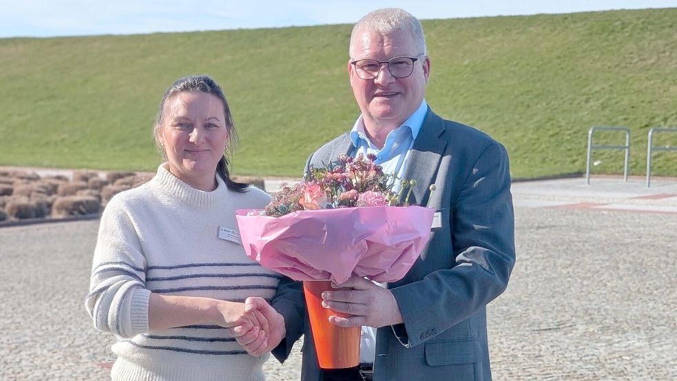 Johanna Klatzek ist die neue Chefärztin der Orthopädie in der Dr. Becker Klinik in Norddeich. Sie wurde begrüßt von Klinikdirektor Bernd Hamann. Foto: privat