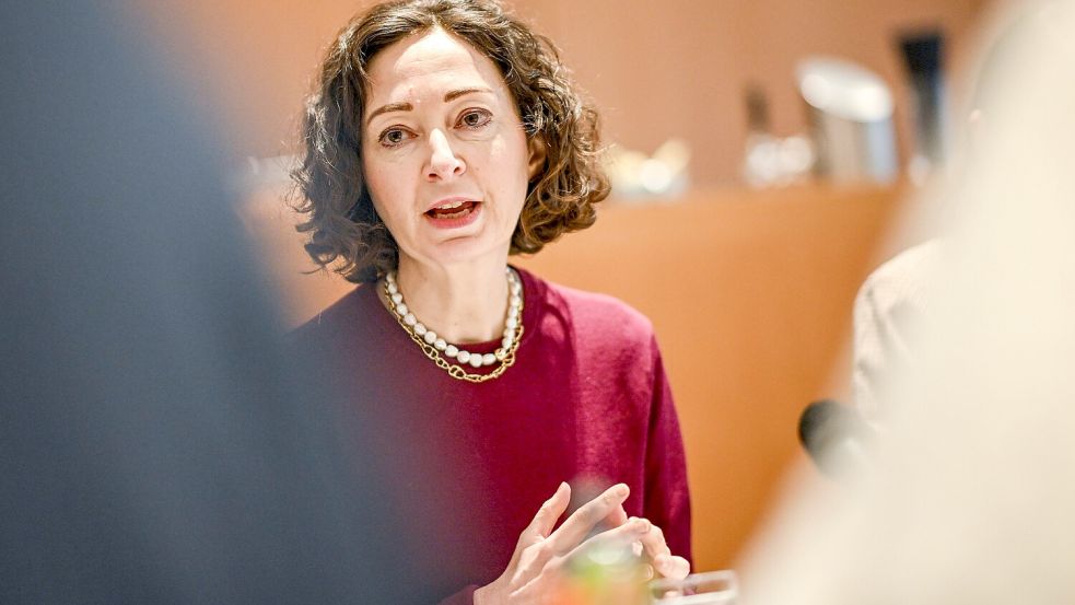 Ramona Pop, Vorständin des Verbraucherzentrale Bundesverbandes, hält wenig vom Tankrabatt und fordert zielgenaue Entlastungen für Bürger, die es wirklich brauchen. Foto: dpa/Britta Pedersen