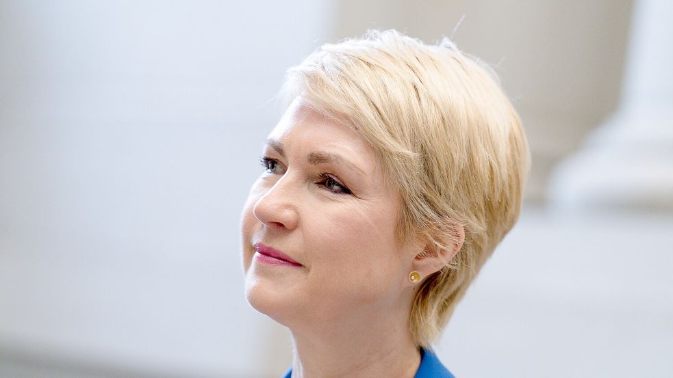 Ministerpräsidentin Manuela Schwesig (SPD) drängt auf weitere Entlastungen in der Ölkrise für eine besonders belastete Gruppe. Foto: IMAGO/ESDES.Pictures, Bernd Elmenthaler