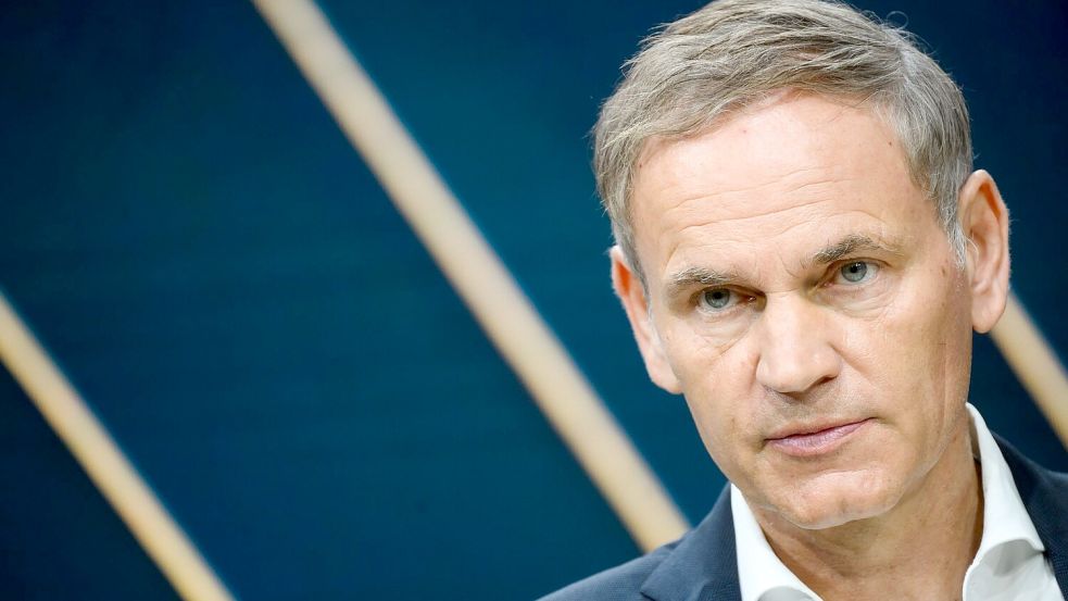 Überkapazitäten seien langfristig nicht tragfähig, sagt VW-Chef Oliver Blume. (Archivbild) Foto: Julian Stratenschulte