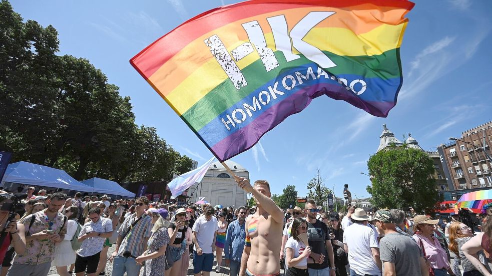 Der Europäische Gerichtshof urteilte zu einem ungarischen Gesetz, das homosexuelle Personen und Transmenschen stigmatisiert. (Archivbild) Foto: Zoltan Balogh/MTI/AP/dpa