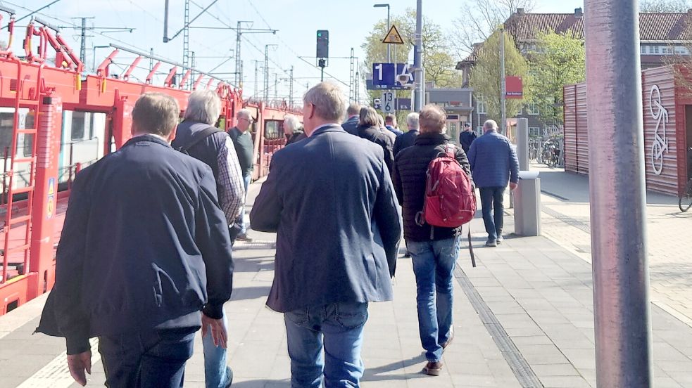 Die „Reisegruppe“ aus dem Landkreis Aurich besuchte auch den Bahnhof Bad Bentheim.Foto: privat