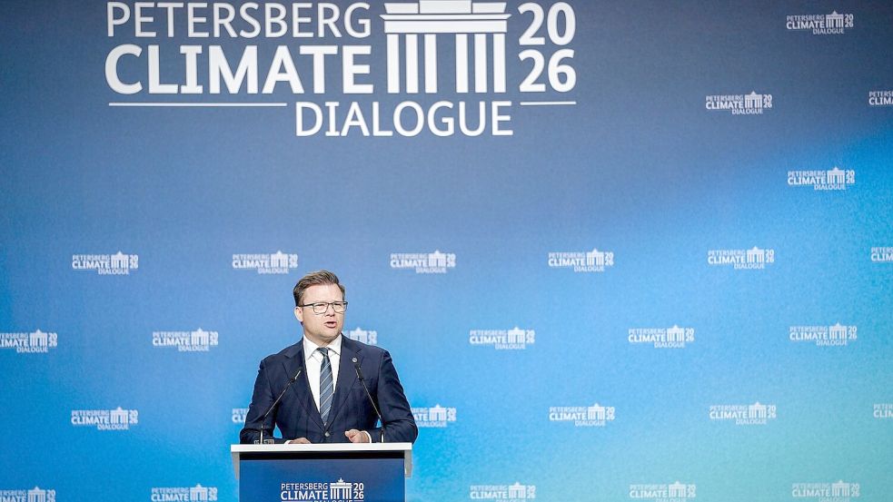 Umweltminister Carsten Schneider hat den Klimadialog eröffnet. Foto: Kay Nietfeld/dpa