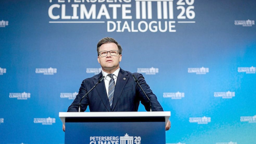 Der Bundesumweltminister setzt auf erneuerbare Energien. Foto: Kay Nietfeld/dpa