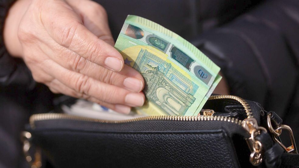 Private Vorsorge ist ein wichtiger Baustein für den Ruhestand. (Symbolbild) Foto: Fernando Gutierrez-Juarez/dpa