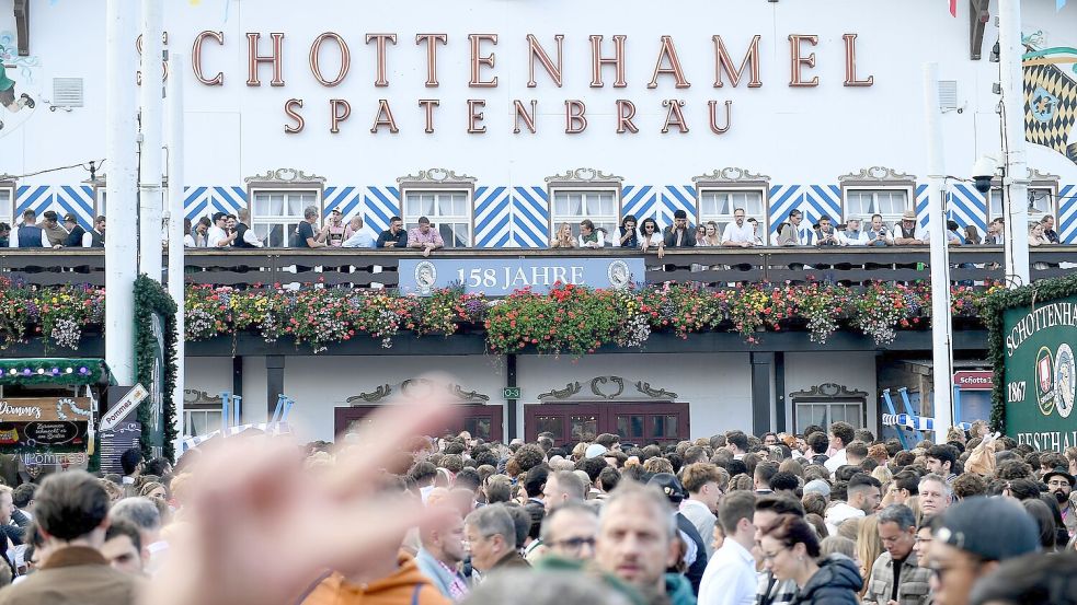 Soll das traditionsreiche Schottenhamel-Festzelt, seit 150 Jahren in Familienhand, europaweit ausgeschrieben werden? (Archivbild) Foto: Felix Hörhager