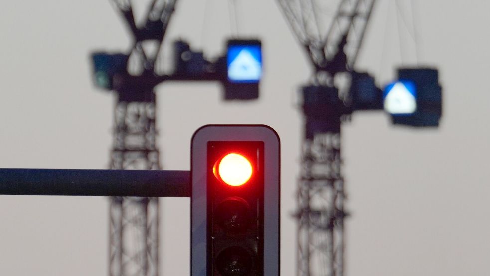 Stehen die Ampeln für die Konjunktur bald ganz auf rot? Foto: Soeren Stache