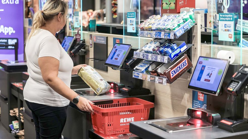 Der Handelskonzern Rewe setzte 2025 mehr um als im Vorjahr. (Archivbild) Foto: Oliver Berg