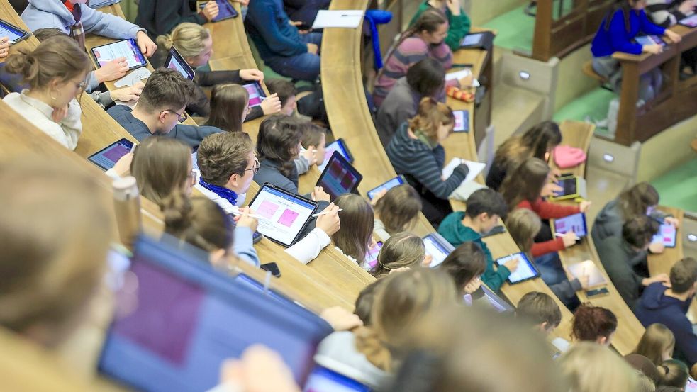 An Hochschulen gibt es fachspezifische Brückenkurse, um die Defizite auszugleichen. (Symbolbild) Foto: Jan Woitas