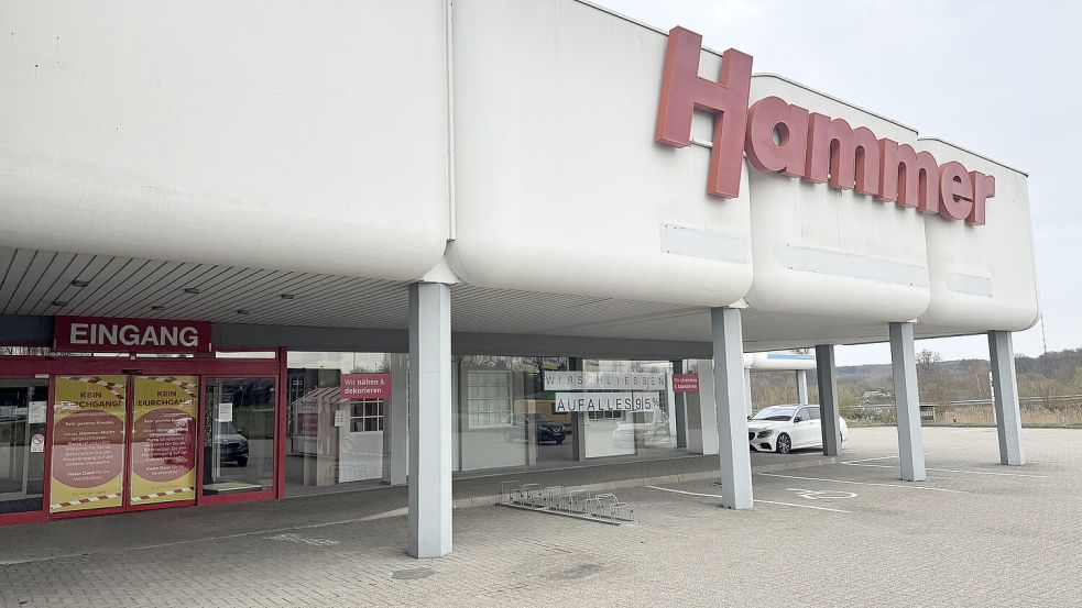 Dauerhaft geschlossen: der Hammer-Fachmarkt in Wallenhorst. Foto: Marcus Alwes
