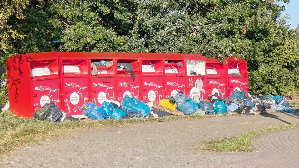 Zustände, wie hier im Jahr 2024 an der Leezdorfer Straße in Leezdorf, befürchten die Anlieger im schlimmsten Fall auch für die geplante Recyclingfläche am Bauhof in Marienhafe. Foto: privat