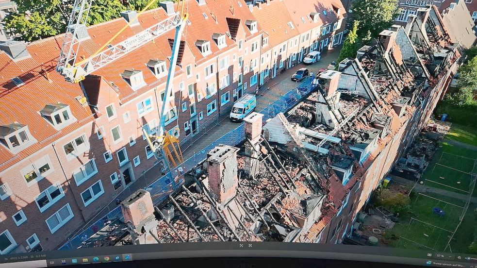 In der Klunderburgstraße verbreitete sich ein Feuer am 15. August 2025 von Dachstuhl zu Dachstuhl und verursachte einen Schaden von 2,7 Millionen Euro. Foto: Ostfriesische Landschaftliche Brandkasse