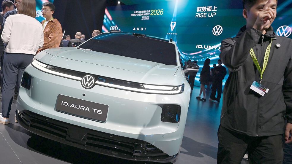 Deutschlands Autobauer wollen in Peking ihre neue Technik zeigen. Foto: Johannes Neudecker/dpa
