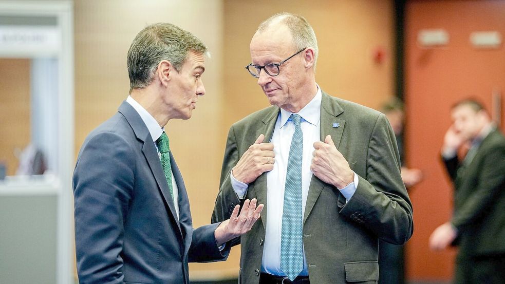 Sorgen sich um die ausufernden Energiepreise: Kanzler Merz und Spaniens Regierungschef Pedro Sánchez. Foto: Kay Nietfeld/dpa