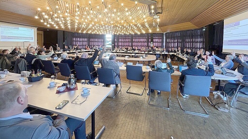 Nahezu einig war der Auricher Stadtrat in der Ablehnung der Auflösung des Ortsrats Kernstadt. Nur drei Mitglieder enthielten sich, der Rest stimmte dagegen. Foto: Karin Böhmer