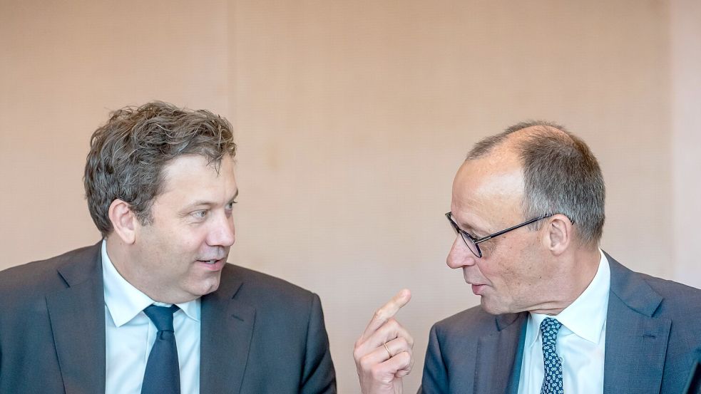 Sollen beim Koalitionsgipfel heftig aneinander geraten sein: Bundeskanzler Friedrich Merz und sein Vize Lars Klingbeil. Foto: Michael Kappeler/dpa