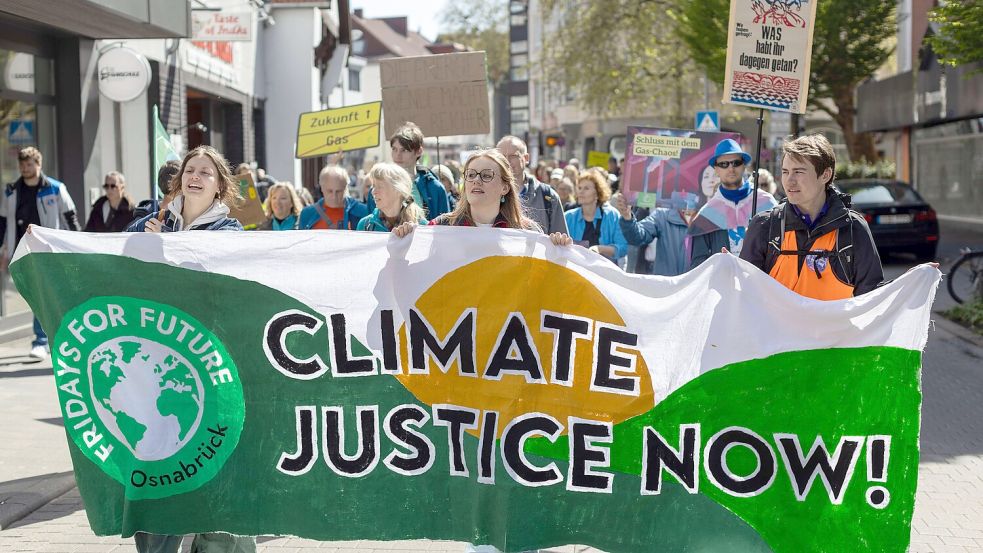 Fridays for Future demonstriert am 24. April 2026 in Osnabrück für eine konsequentere Klimapolitik. Foto: Tobias Saalschmidt