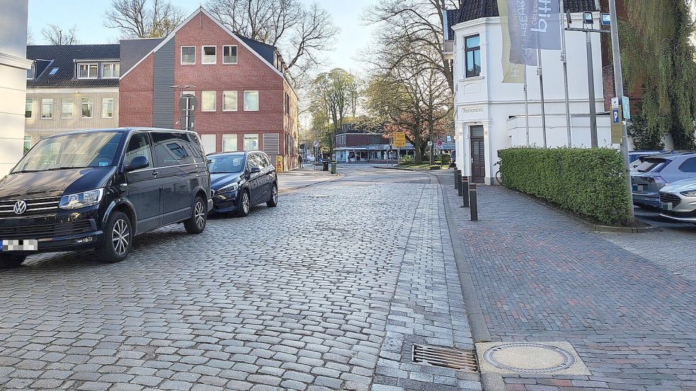 Parkende Fahrzeuge soll es künftig weder auf der Fahrbahn noch im Seitenraum geben. Stattdessen gibt es mehr Platz für Fußgänger, Beete und Fahrradbügel. Foto: Karin Böhmer