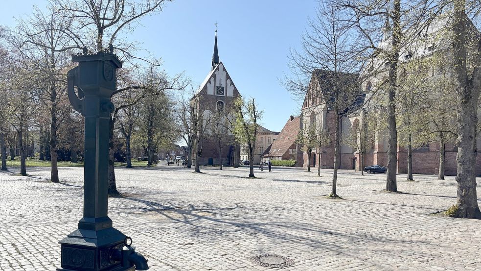 Der Norder Marktplatz ist der größte in Norddeutschland. Jetzt soll er saniert werden. Foto: Rebecca Kresse