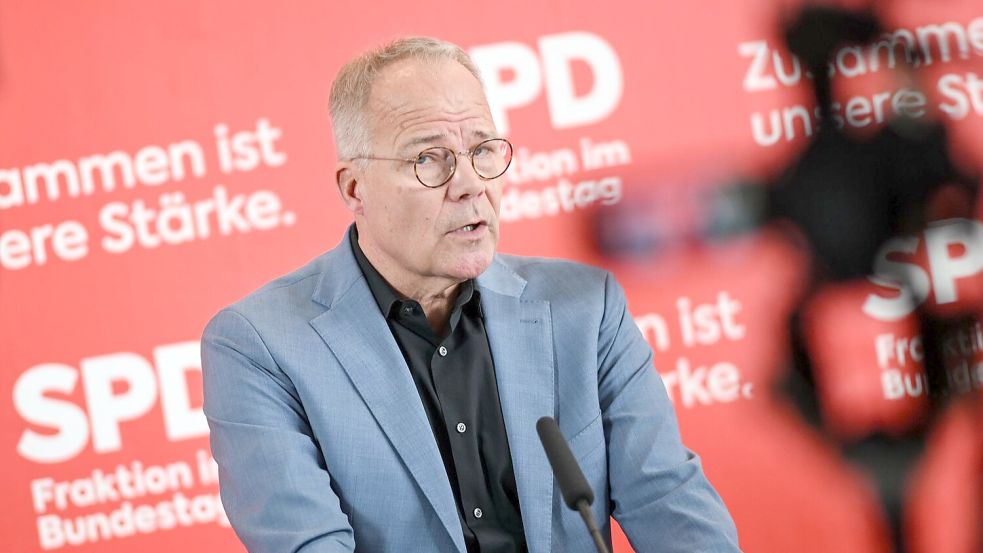 SPD-Fraktionschef Matthias Miersch warnt vor anhaltenden wirtschaftlichen Auswirkungen wegen der Blockade der Straße von Hormus. (Archivbild) Foto: Britta Pedersen/dpa