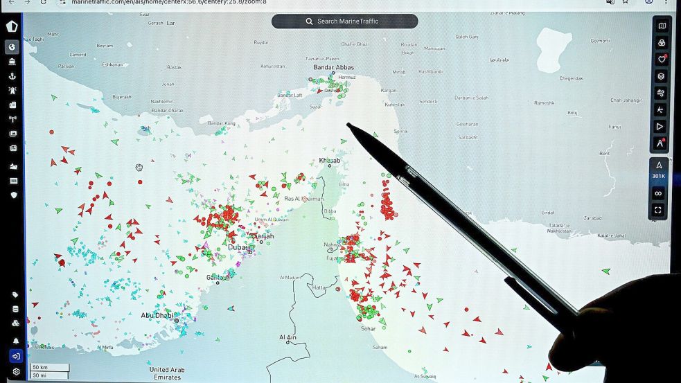 Das Ziel ist es, die Straße von Hormus - einen wichtigen Handelsweg - möglichst bald wieder sicher befahrbar zu machen. (Symbolbild) Foto: Julien De Rosa/AFP/dpa