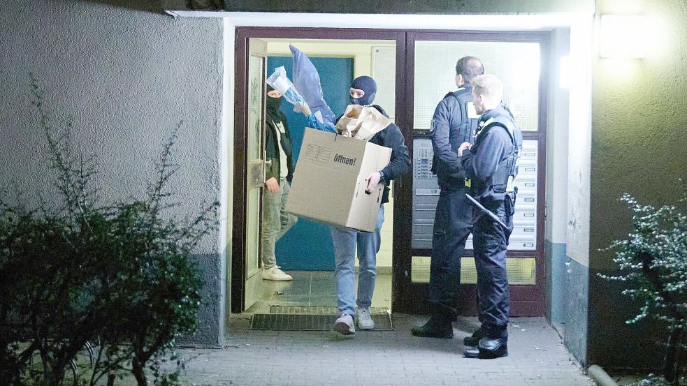 Die Ermittler stellten in Klettes Wohnung in Berlin brisante Beweise sicher. (Archivbild) Foto: Annette Riedl