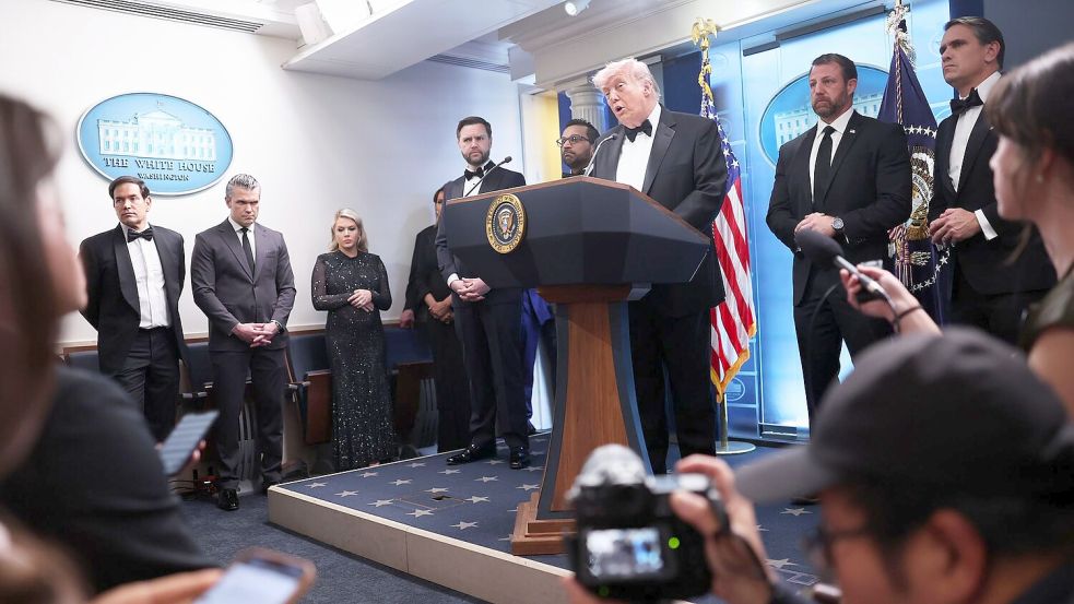 Trump briefte die Presse nach dem Vorfall. Foto: Tom Brenner