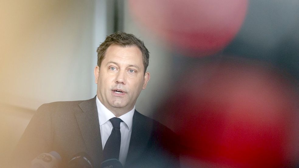 Am Mittwoch will Klingbeil die Eckpunkte für den Haushalt ins Kabinett bringen. Foto: Fabian Sommer/dpa