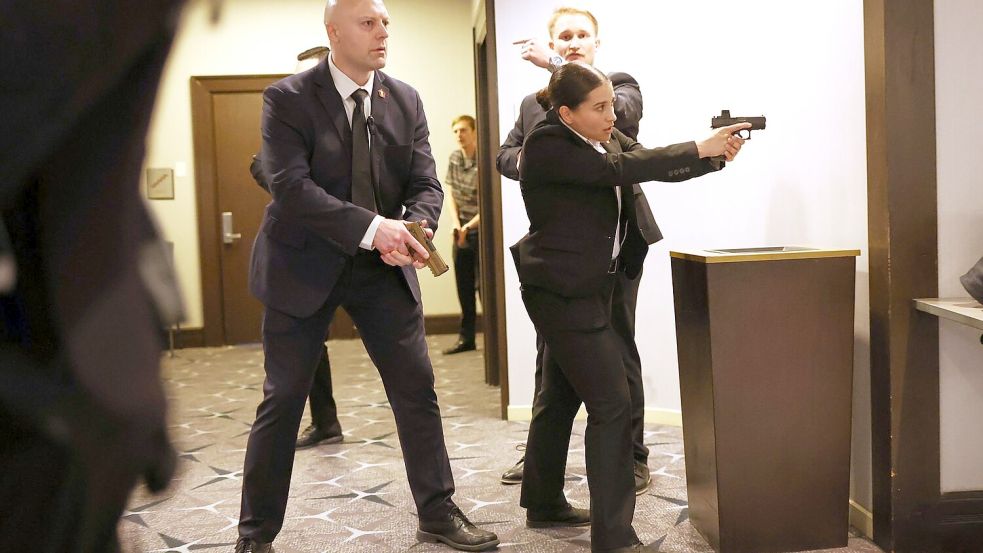 Für die Sicherheit der Veranstaltung waren unter anderem Agenten des Secret Services zuständig. Foto: Tom Brenner