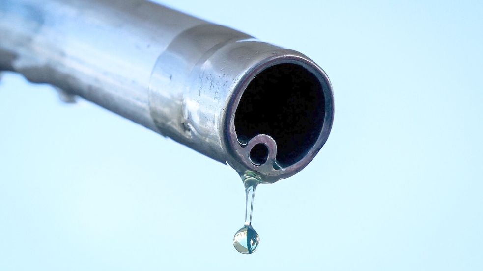 Die Spritpreise steigen. (Symbolbild) Foto: Alain Jocard/AFP/dpa