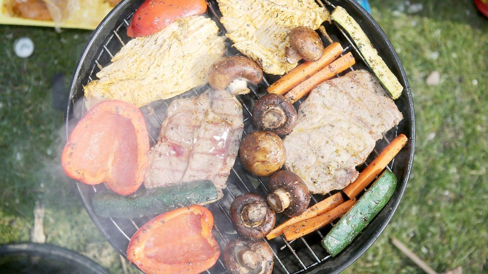 Das Wetter wird wärmer und die Leute zieht es in die Gärten und Parks zum Angrillen. Foto: dpa/Malte Christians