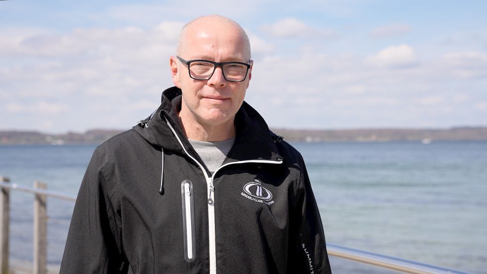 Peter Hansen vom Regionskontor Region Sønderjylland-Schleswig berät Auswanderer, die von Deutschland nach Dänemark ziehen wollen. Foto: Victoria Lippmann