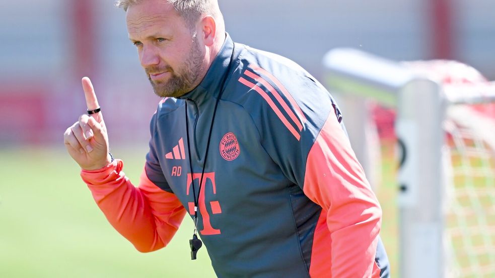 Alles hört auf sein Kommando: Aaron Danks beim Abschlusstraining in Aktion. Foto: Sven Hoppe