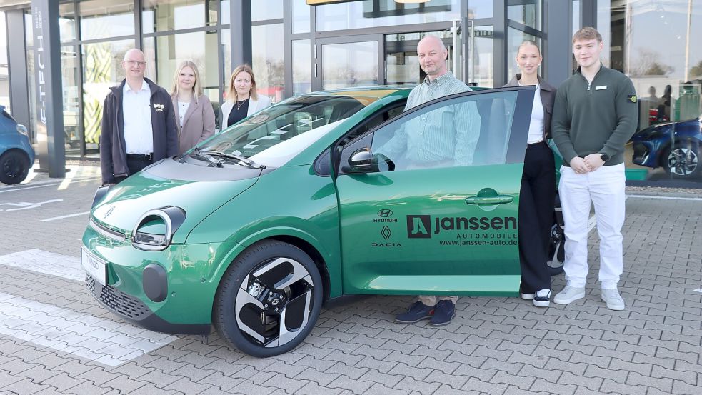 Das Renault-Team von Janssen Automobile in Aurich freut sich auf viele Interessenten, die den neuen Twingo kennenlernen wollen. Foto: Axel Wittich