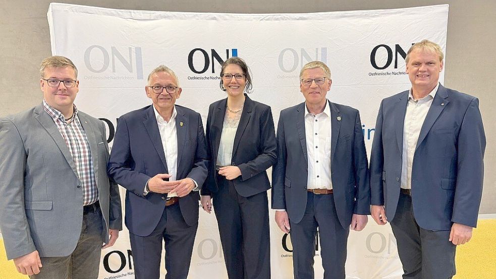 Die Gäste der Podiumsdiskussion (von links): Hange Ukena, Olaf Meinen, Moderatorin Jutta Martens, Horst Feddermann, Thomas Erdwiens. Foto: Holger Janssen