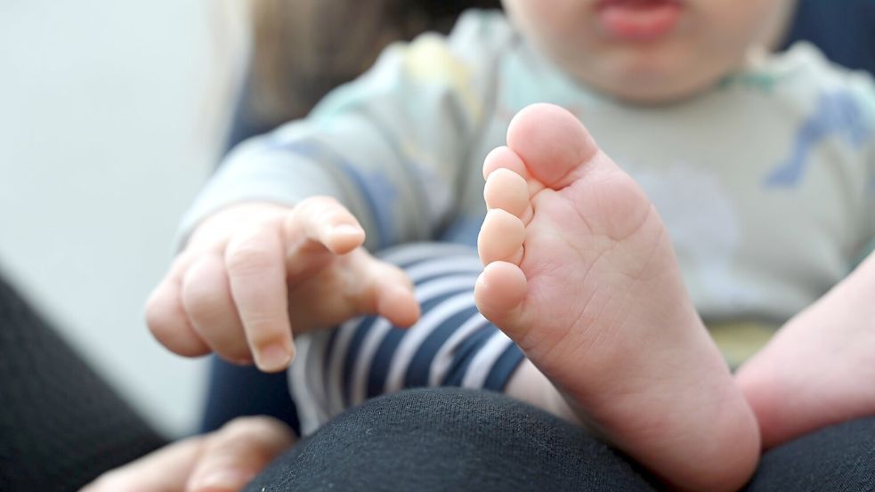 Rund 654.300 Babys wurden vergangenes Jahr in Deutschland geboren (Symbolbild). Foto: Elisa Schu/dpa