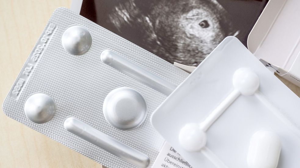 2025 gab es erstmals mehr Abtreibungen mit Medikamenten als mit OP (Symbolbild). Foto: Hendrik Schmidt