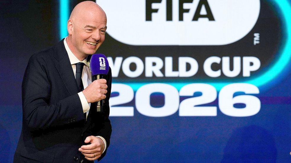 Die FIFA verteilt bei der WM mehr Geld als zunächst geplant. Foto: Chris Carlson/AP/dpa