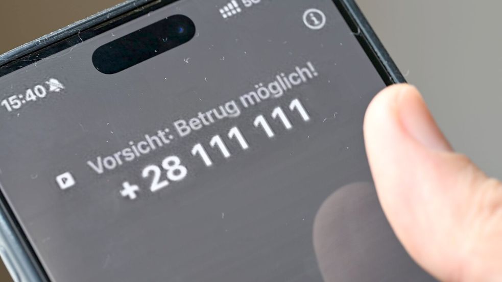 Ein simulierter Abzocke-Anruf bei einem Vodafone-Test im vergangenen Jahr. (Symbolbild) Foto: Wolf von Dewitz/dpa