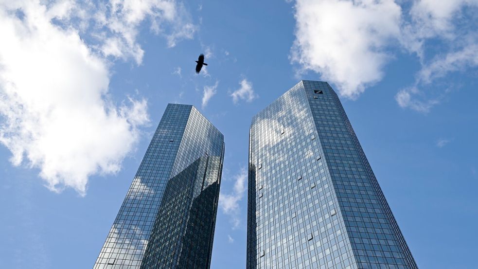 Die Deutsche Bank hat im ersten Quartal besser abgeschnitten als erwartet. (Archivbild) Foto: Arne Dedert