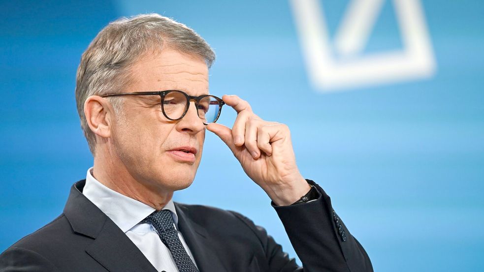 Nachdem die Deutsche Bank 2025 mit gut 9,7 Milliarden Euro den höchsten Vorsteuergewinn ihrer Geschichte erzielt hat, will Vorstandschef Christian Sewing die Rendite des Geldhauses weiter nach oben treiben. (Archivbild) Foto: Florian Wiegand