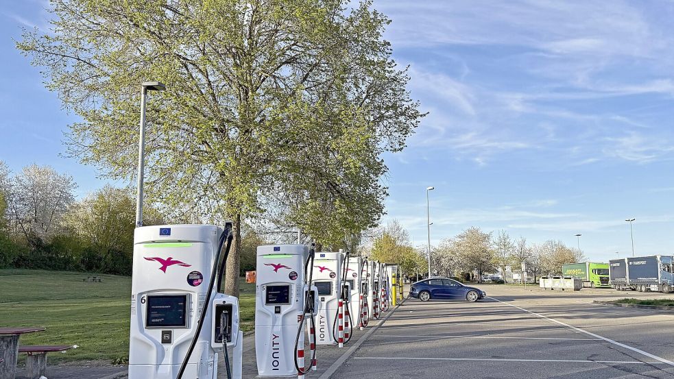 In Schweden stehen genügend Ladesäulen zur Verfügung – nur genutzt werden sie nicht. Foto: IMAGO/Bernd Feil/M.i.S.