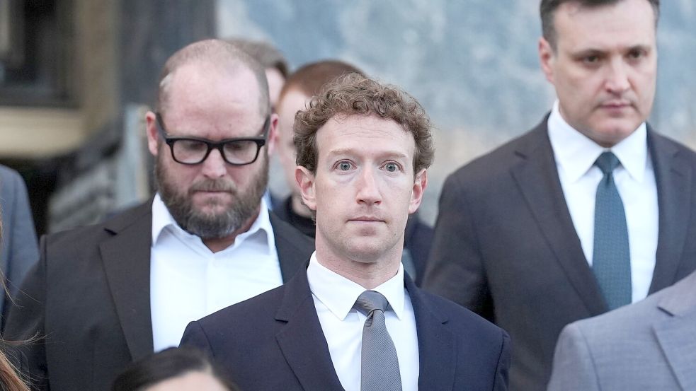Meta-CEO Mark Zuckerberg hatte in einem Gerichtsprozess in den USA eingeräumt, dass etwa auf Instagram auch Nutzer unter 13 Jahren zugreifen. (Archivbild) Foto: Damian Dovarganes/AP/dpa