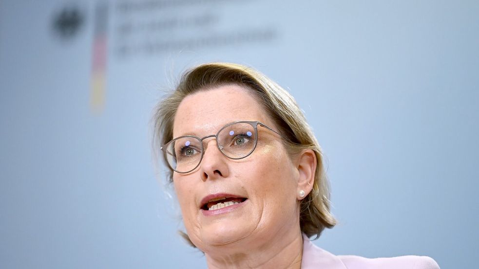 Bundesjustizministerin Stefanie Hubig (SPD) will Banden, die Umweltkriminalität zum Geschäftsmodell gemacht haben, härter bestrafen. (Archivbild) Foto: Markus Lenhardt