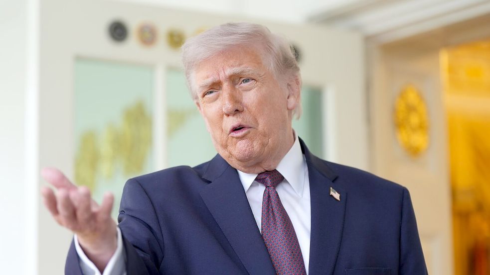 Trump droht den Iranern: „Sie sollten sich lieber bald schlaumachen!“ (Archivbild) Foto: Alex Brandon