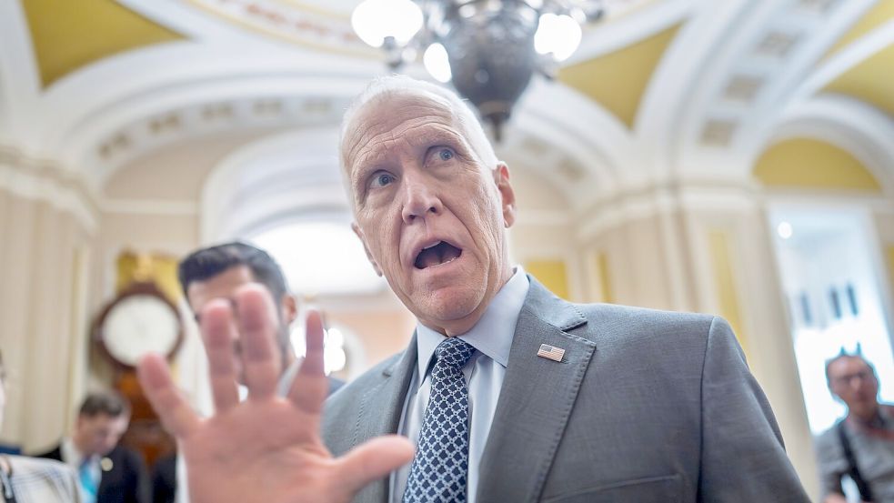 Thom Tillis sträubte sich wegen der Ermittlungen gegen Fed-Chef Powell gegen weitere Personalentscheidungen. (Archivfoto) Foto: J. Scott Applewhite/AP/dpa